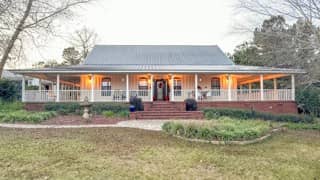 Classic white exterior repaint in Stapleton, Alabama