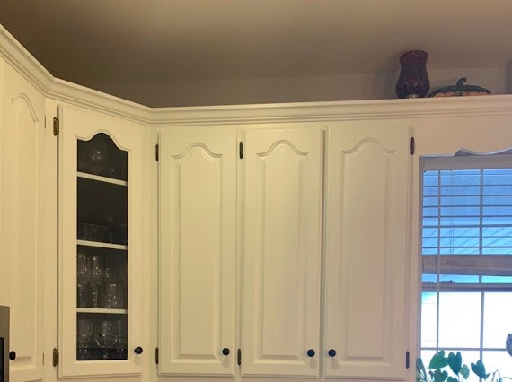 Airless sprayed cabinet doors