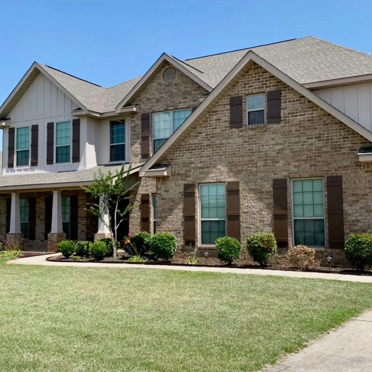 Board And Batten Light Beige Gables Brick Front — Exterior Painting in Daphne, Baldwin County, Alabama by Paint Doctors LLC.