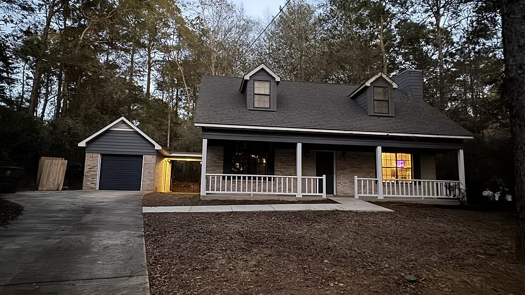 Dust Blue Body Trim Shoji White: Exterior Painting in Daphne, Baldwin County, Alabama by Paint Doctors LLC.