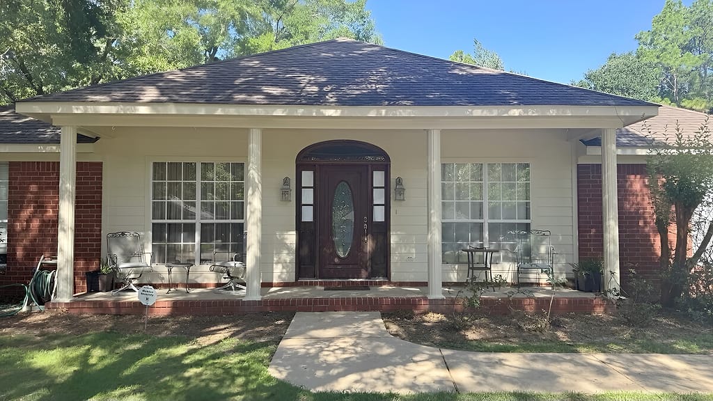Wood Siding Cream: Exterior Painting in Spanish Fort, Baldwin County, Alabama by Paint Doctors LLC.
