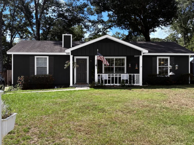 Paint Guru render — house body in Tricorn Black with Pure White porch trim and Iron Ore shutters and door
