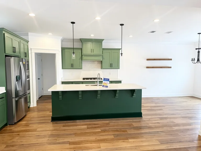 Paint Guru render — Oyster Bay cabinets, Greenblack island and Pure White walls in one pass